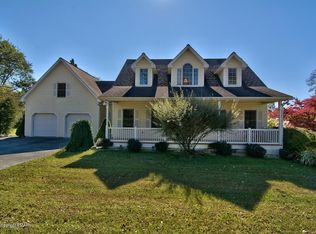 4004 Crest View Dr, Stroudsburg, PA 18360