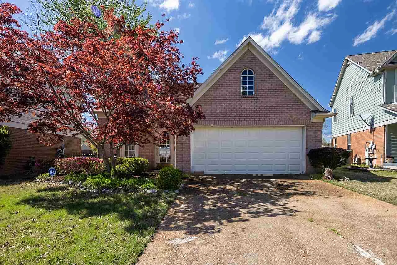 2247 Angel Crest Cir — Photo 1