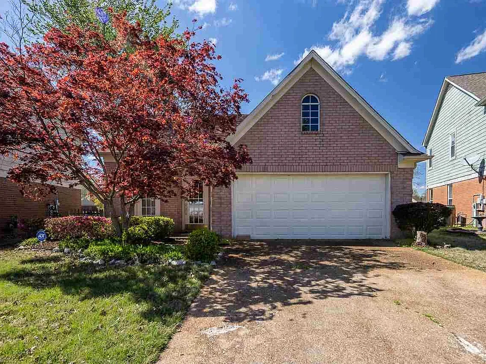 2247 Angel Crest Cir