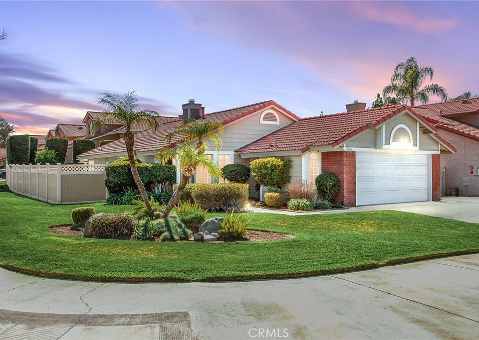 1st image of 1658 Menlo Ave