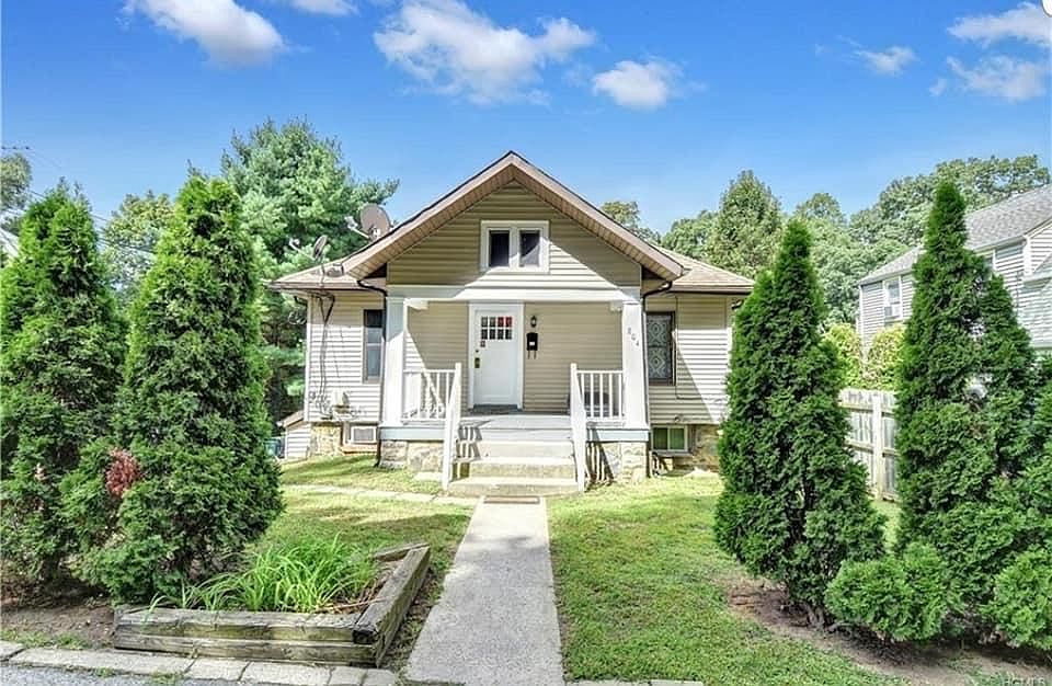 1st image of 804 Oakwood Dr #1