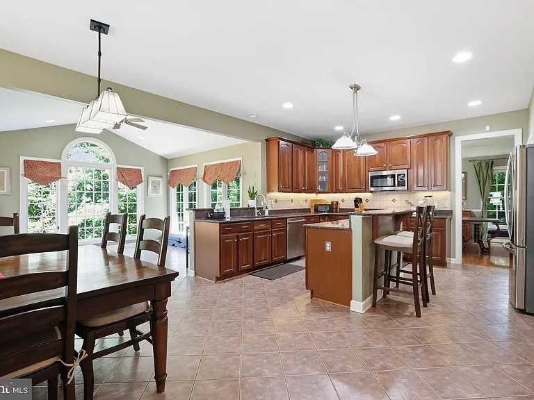 5767 Bush Hill Dr — Photo 20