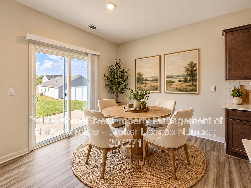 5 bed, 3.0 bath, 2511 sqft, $2,350 — Photo 2
