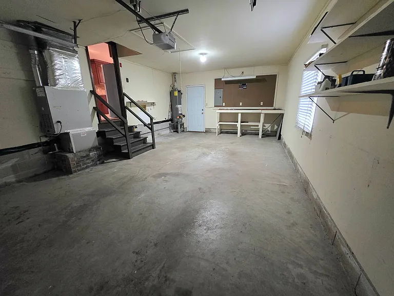 409 Rosewood Ln — Photo 32
