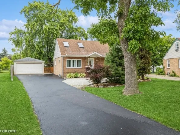 7036 Garden Ln, Bridgeview, IL 60455