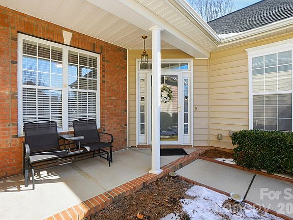 2nd image of 1667 Onyx Rdg