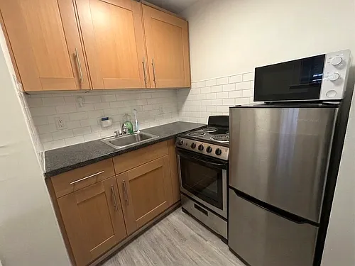 492 Montrose Ave #26 Photo 1 492 Montrose Ave #26 Photo 1