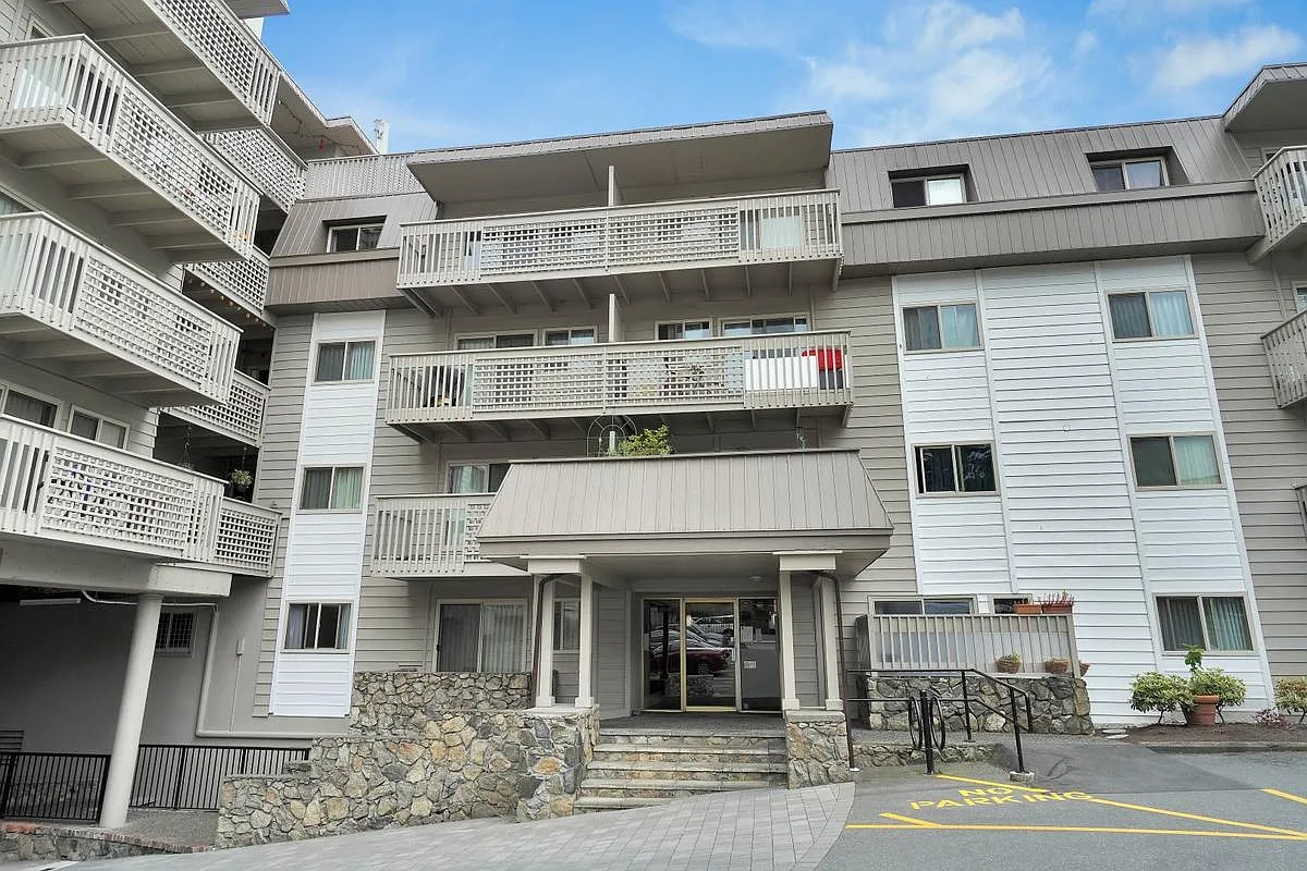 Macaulay East Apartments — Photo 3