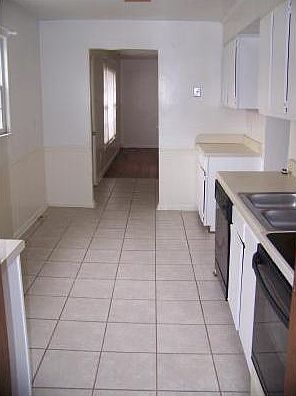 4th image of 5572 Aurora Dr