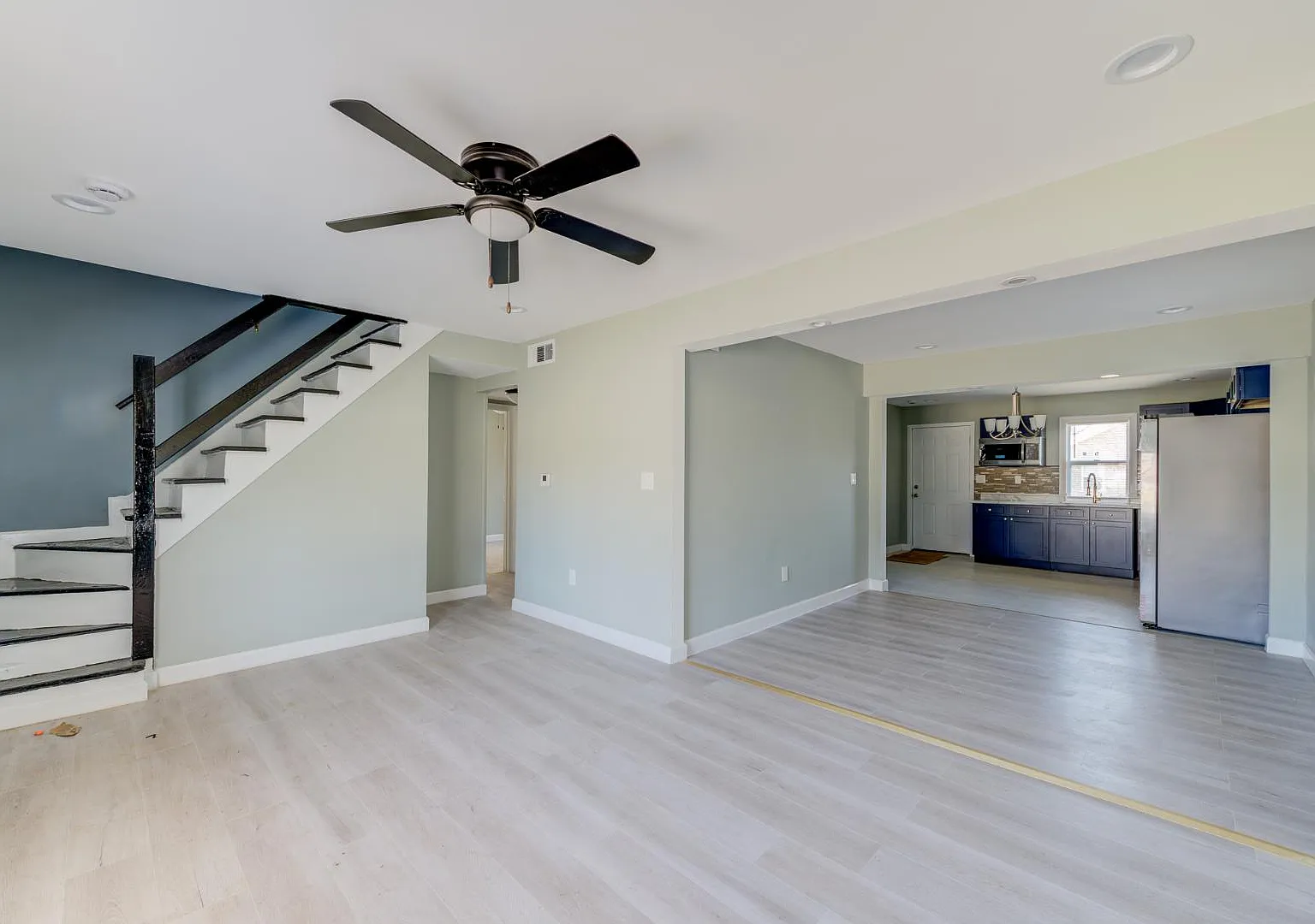 6010 Hancock Ave — Photo 3