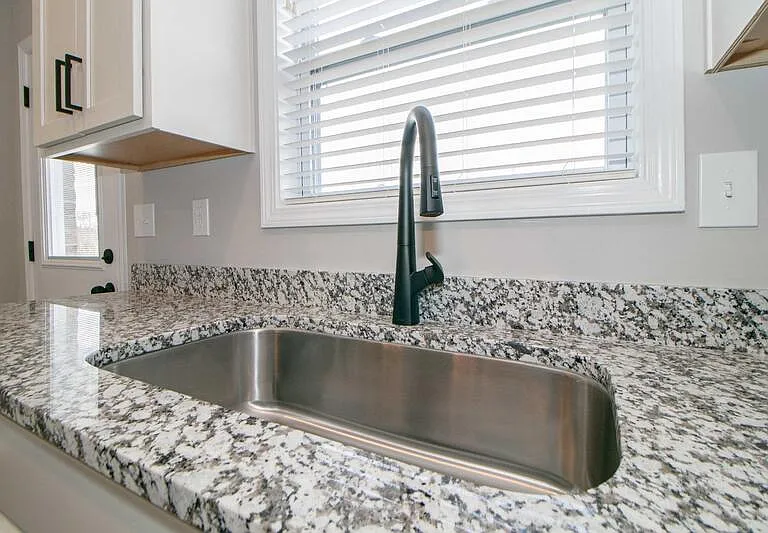 1115-E4 Hillwood Dr — Photo 13