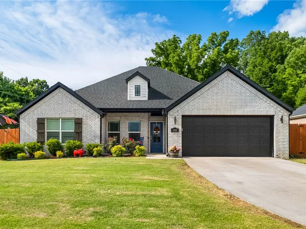 305 W Taverner Xing, Farmington, AR 72730