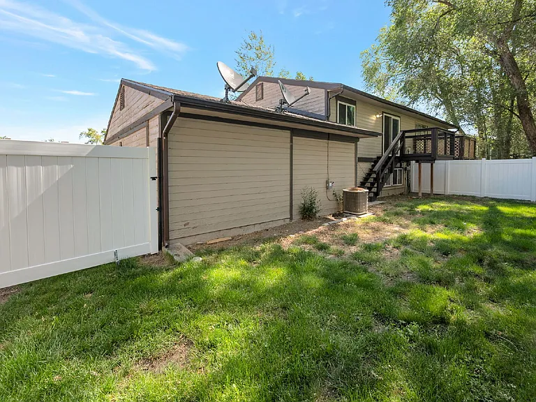 1356 E Merritt Cir — Photo 23
