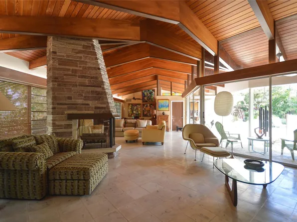 2132 Bayview Dr, Fort Lauderdale, FL 33305