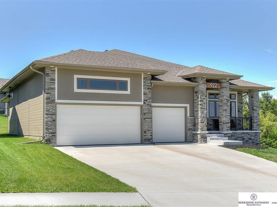 1st image of 922 S 184th Avenue Cir