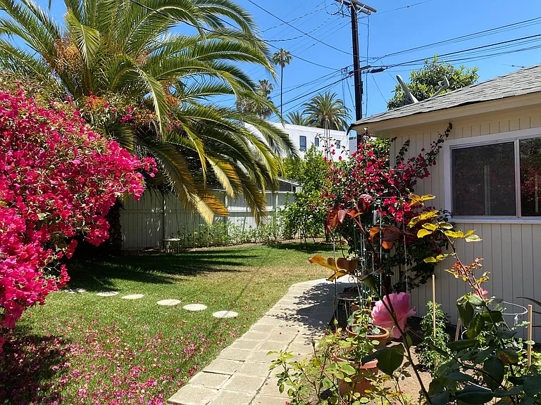 1348 N Spaulding Ave #GUEST HOUSE — Photo 2