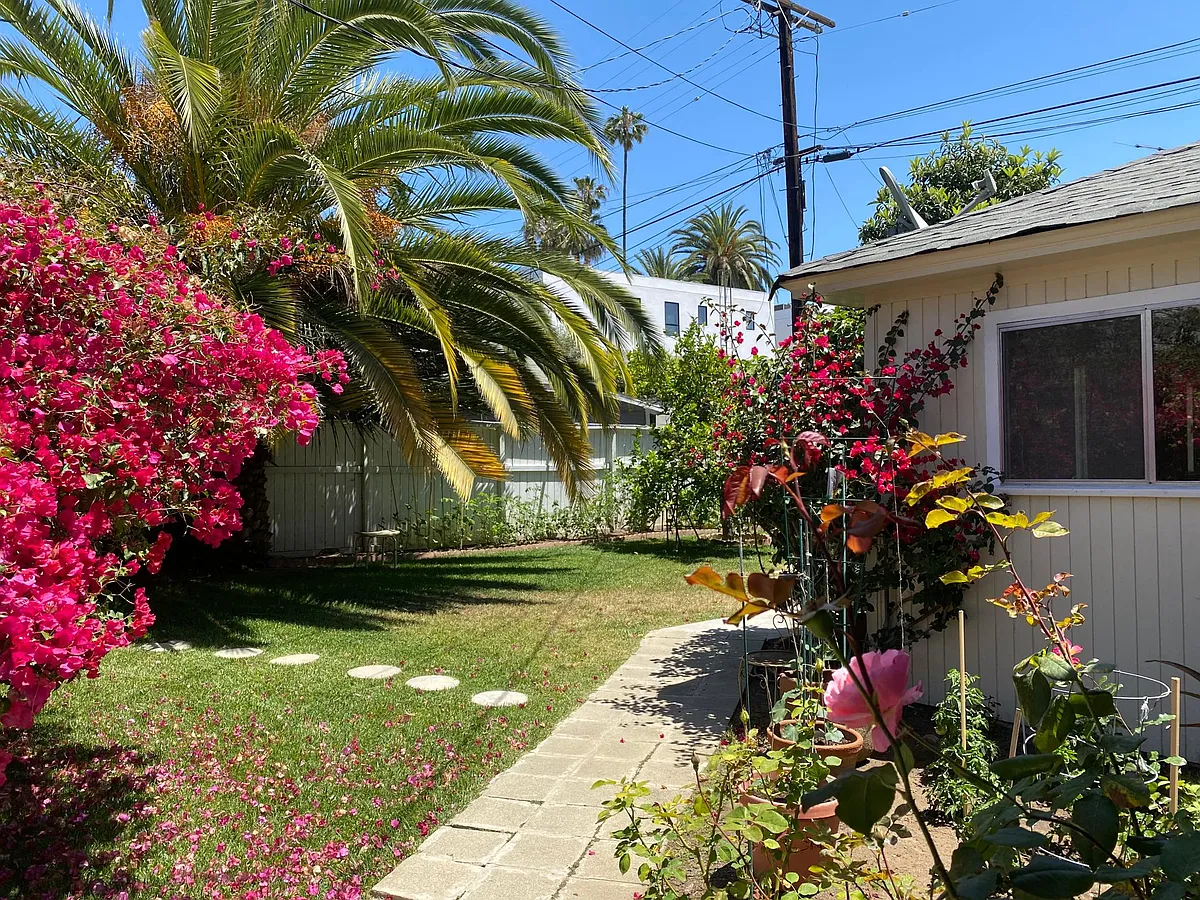 Building Photo - 1348 N Spaulding Ave #GUEST HOUSE