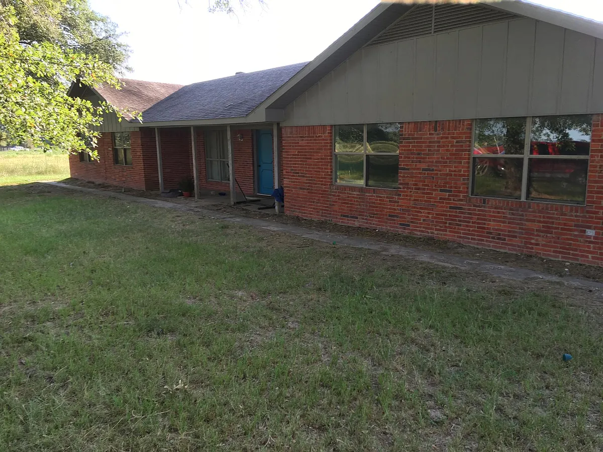 Building Photo - 418 Private Road 5800