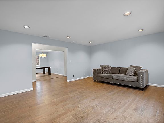 3rd image of 27-29 Clifton Ter Floor 2