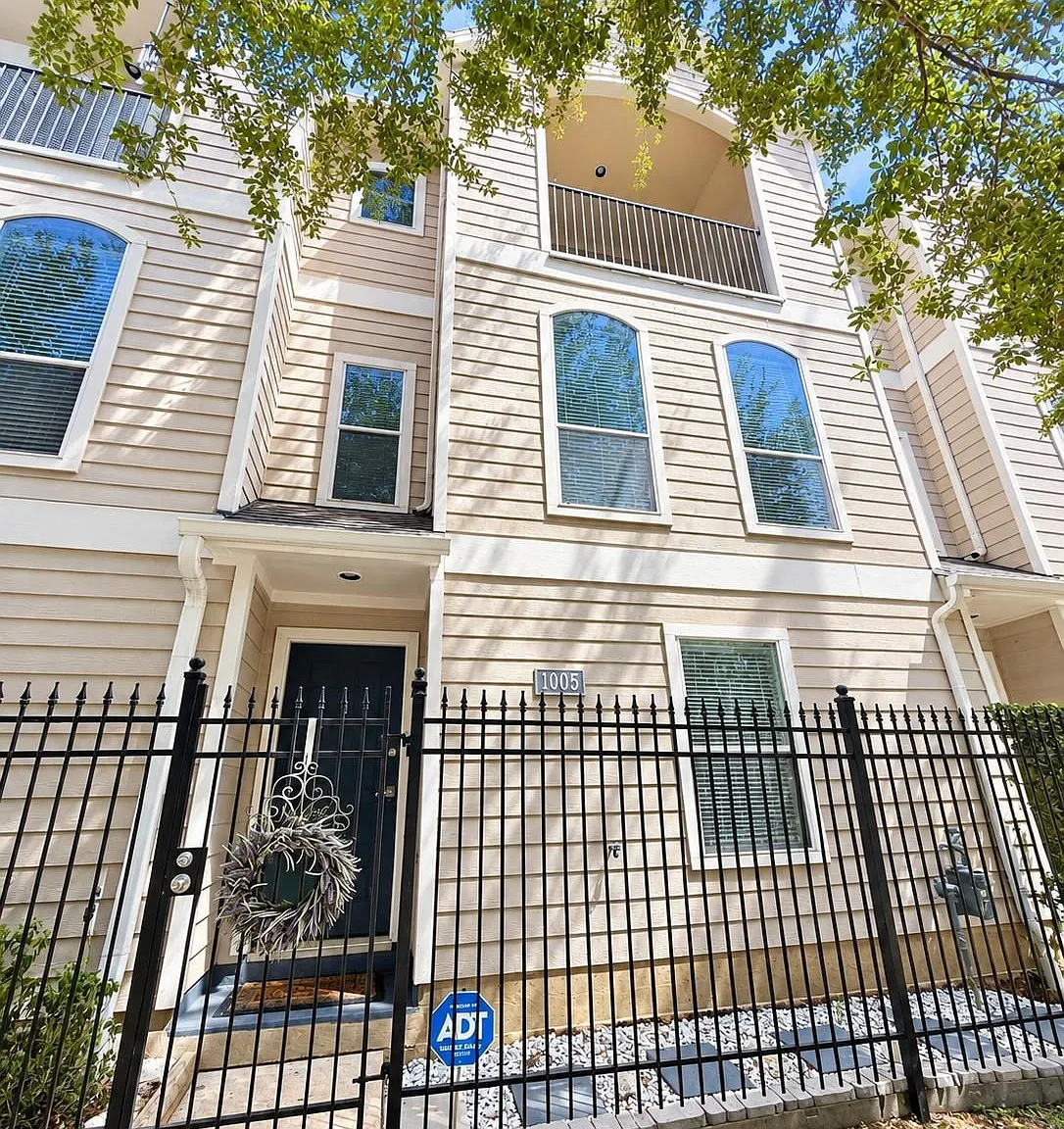 3 bed, 2.0 bath, 1896 sqft, $2,775 — Photo 1