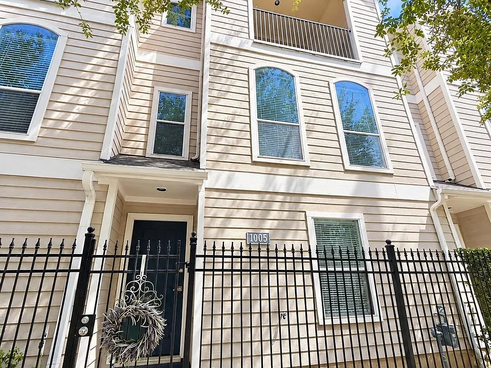 1005 Joe Annie St