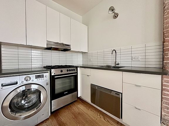 3rd image of 410 W 36th St APT 3RE