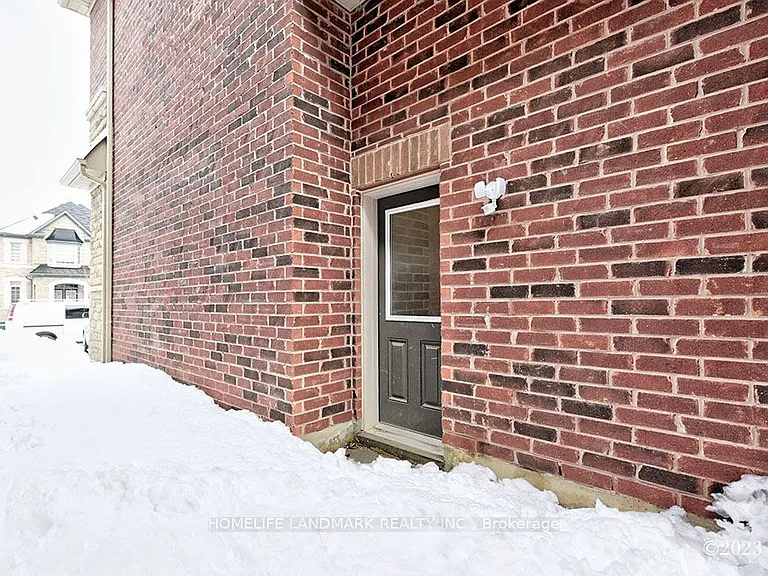 17 Elderslie Cres — Photo 2