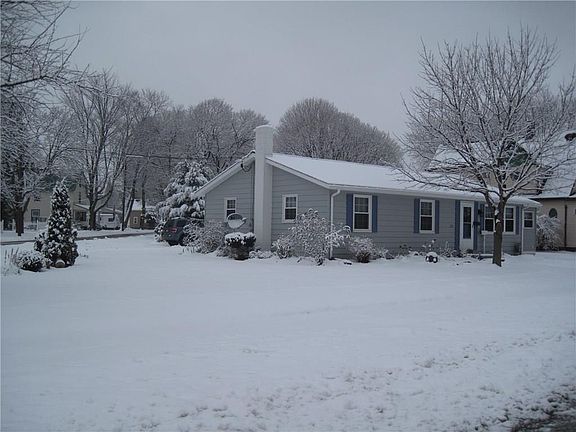 2nd image of 2215 Maple Ave