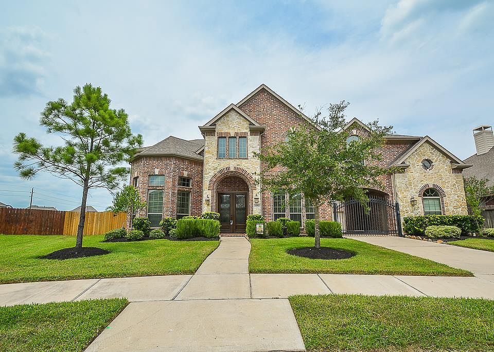 1st image of 26914 Wolfs Hill Ln