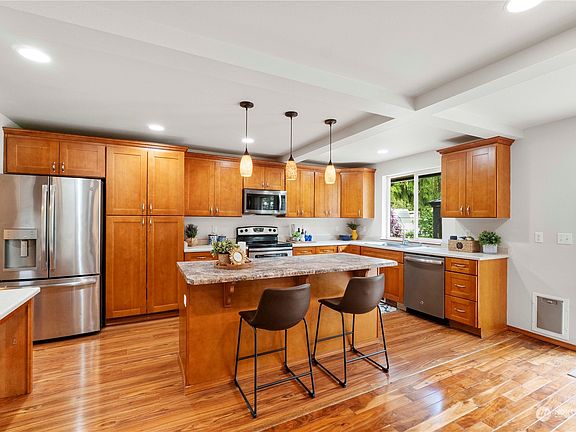 2nd image of 18117 103rd Street E