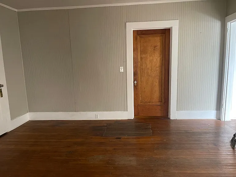 803 Main St E — Photo 5
