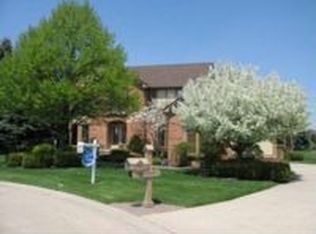 82 Vistaview Ct, Rochester Hills, MI 48306