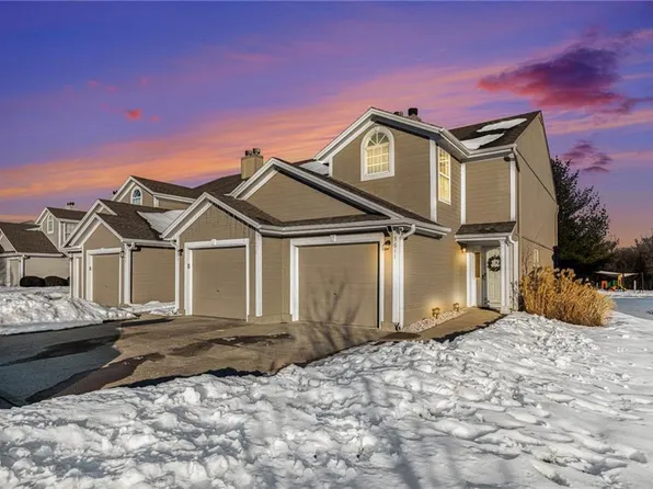 5611 NW Moonlight Meadow Ct, Lees Summit, MO 64064