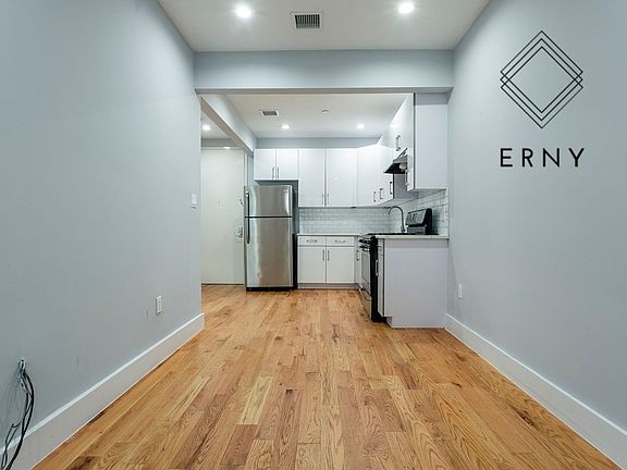 5th image of 588 Bainbridge St #F2