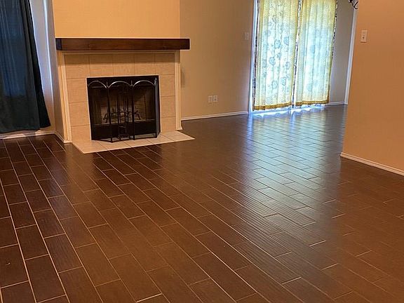 2nd image of 1221 Henry Ln