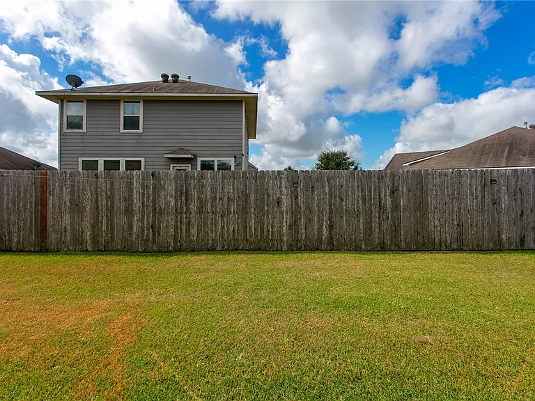 815 Heritage Dr — Photo 4