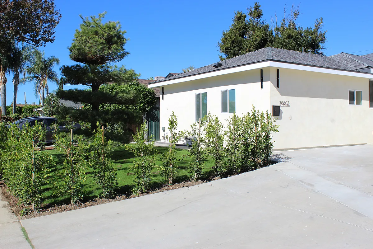 Exterior / Front Yard - 20803 Bassett St