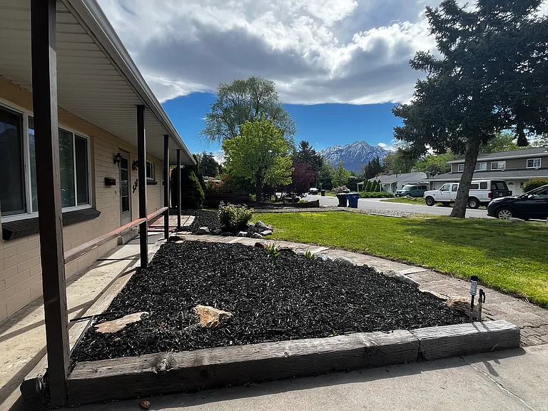 537 E Delno Dr — Photo 2