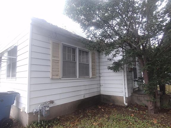 2nd image of 827 Kern St