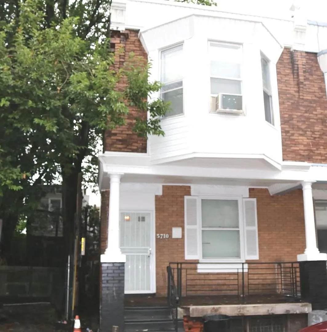 3 bed, 1100 sqft, $1,650 — Photo 1
