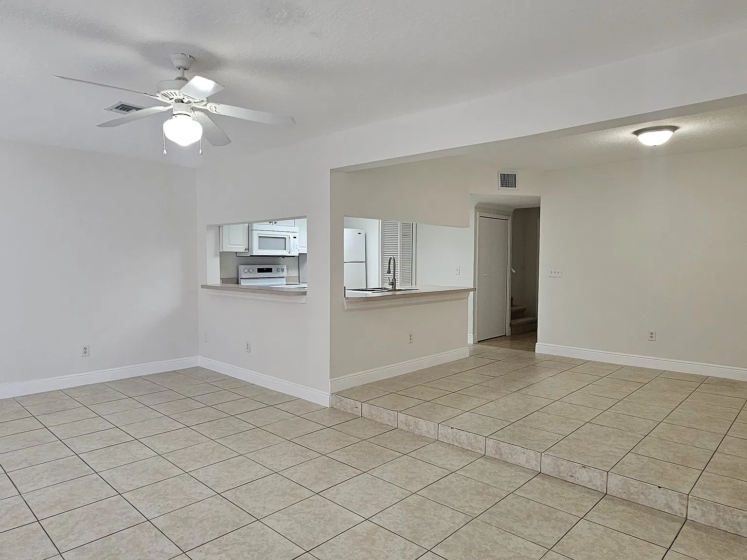 3 bed, 1800 sqft, $1,500 — Photo 2