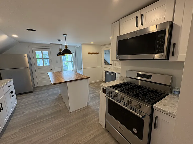 10-12 Searle Ave #12R — Photo 6