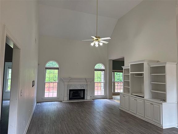 2nd image of 125 Arlington Trce