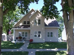 630 S 2nd St, Guttenberg, IA 52052