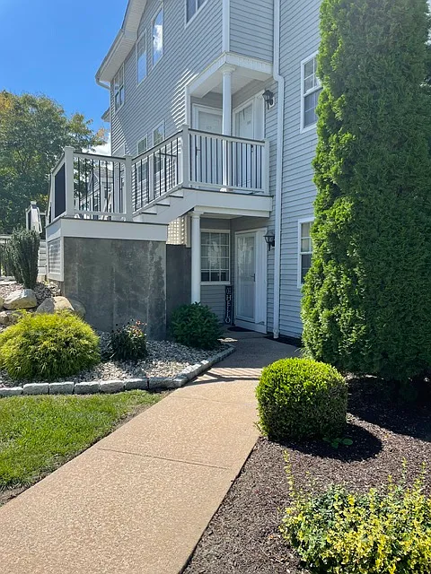 105 Watercourse Row