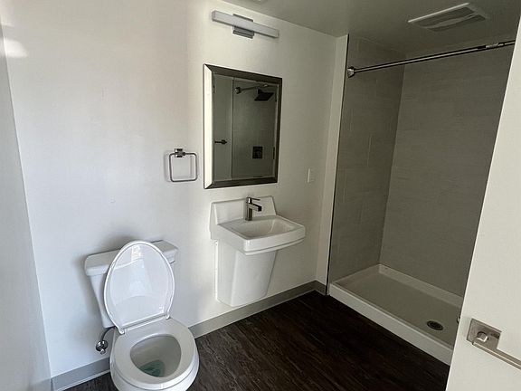 5th image of 2828 Broadway #2