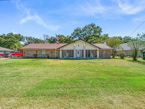 1075 Oak Ridge Dr, Terrell, TX 75160