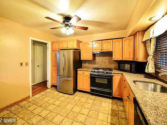 4th image of 1220 Ramblewood Dr