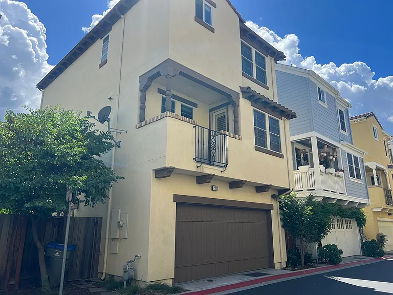 221 Geary Way — Photo 1