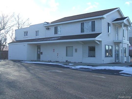 4th image of 21547 W Warren St